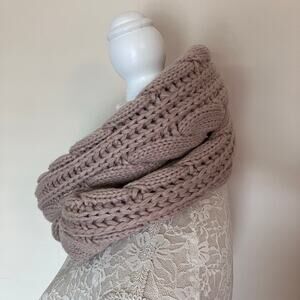 Mauve Chunky Cable Knit Infinity Scarf
